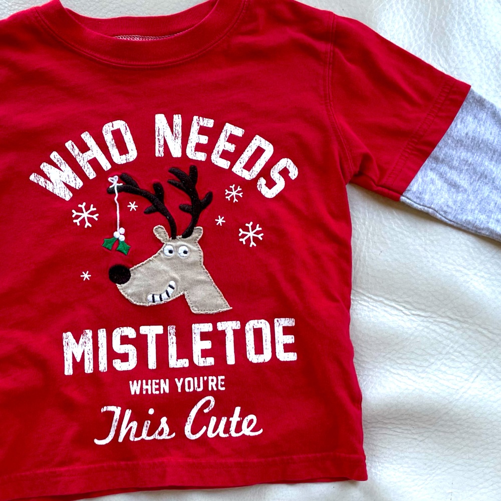 💥4/$20💥2T Reindeer Who Needs Mistletoe When You're This Cute Christmas T-Shirt - Picture 1 of 7